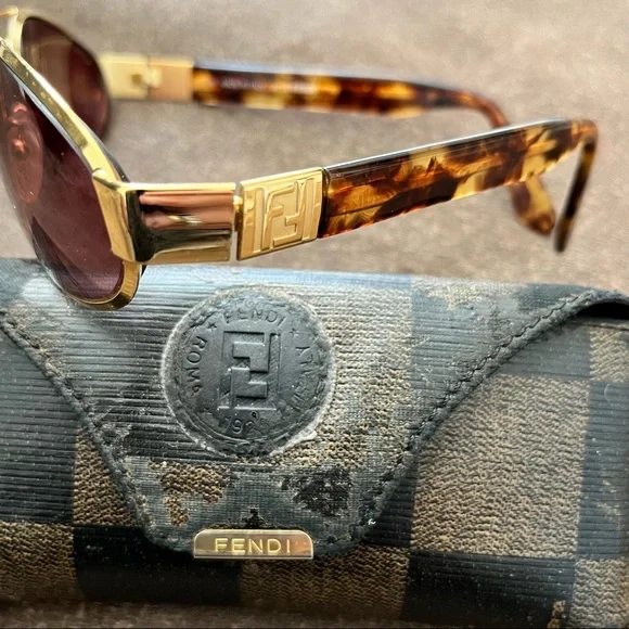 FENDI VTG Aviator Gold Rimmed Oval Logo Singlasses - Picture 2 of 14